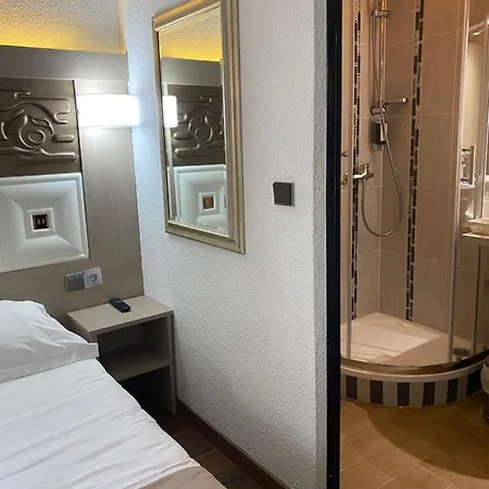 Kimotel Epone-flins 2*