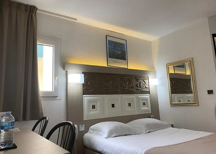 Kimotel Epone-flins